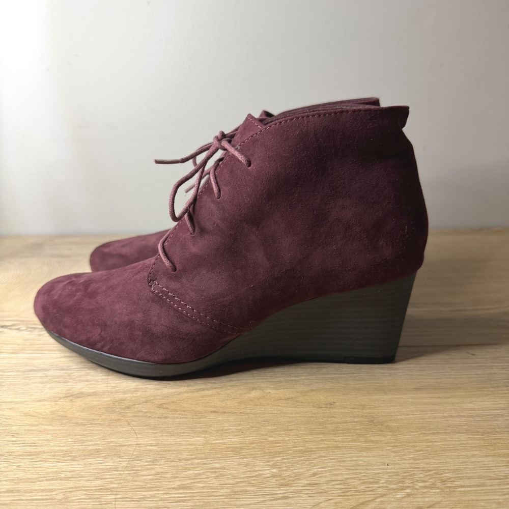Clarks Collection Crystal Peri Wine Suede Wedge Booties Lace‎ Up Ankle Boots 8W